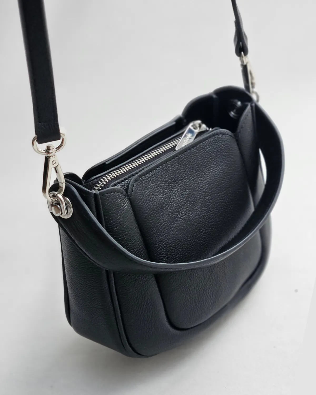 ALVA – Lille håndtaske og crossbody i ægte læder | Sort