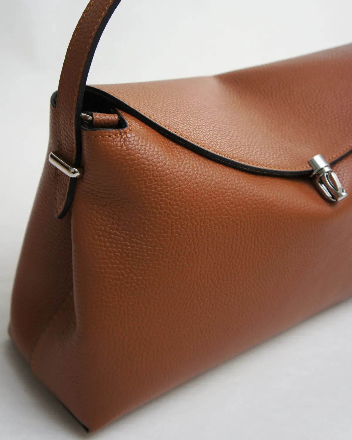VICTORIA – Læder skuldertaske | Cognac