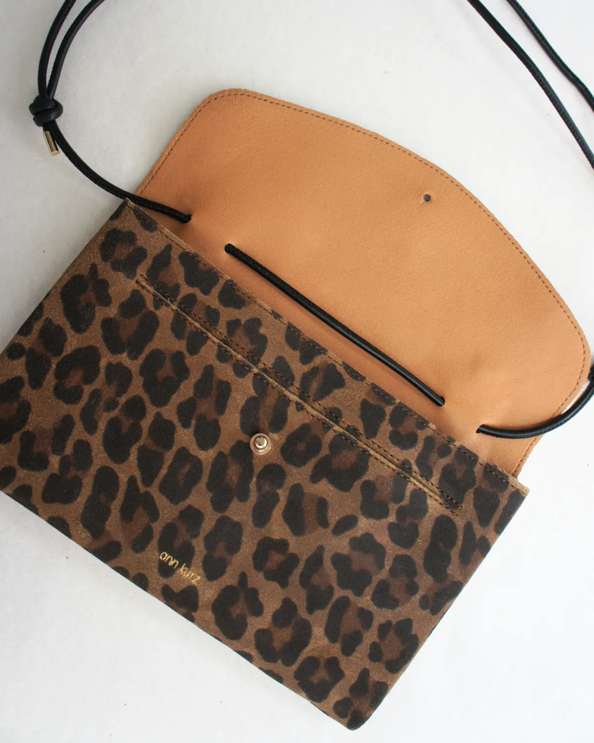 MAJA – Crossbody-taske i ægte læder med leopardprint