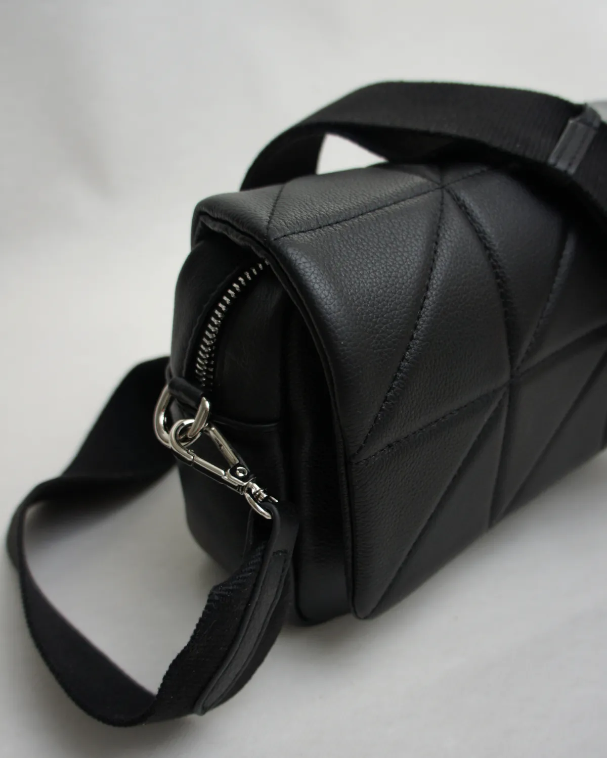 ASTRID – Quiltet crossbody i ægte læder | Sort