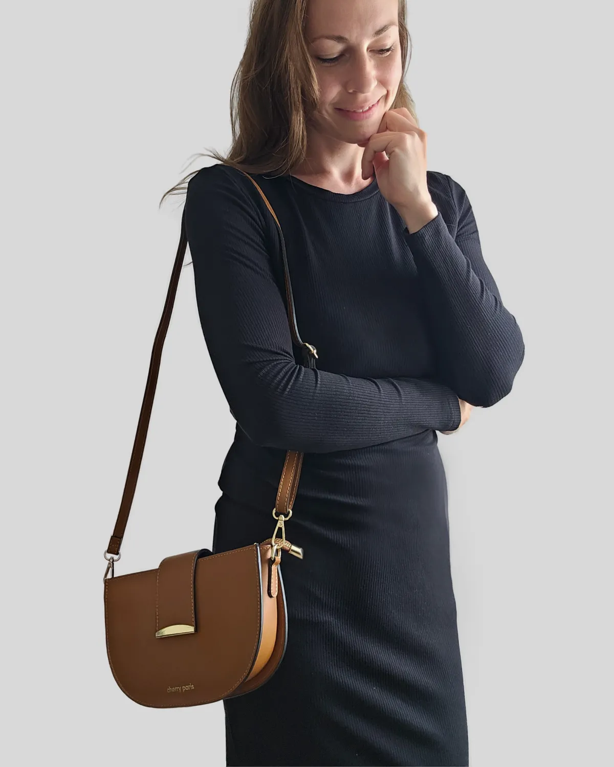 AMELIE – Crossbody-taske i glat læder med gyldne detaljer | Camel - Billede 2