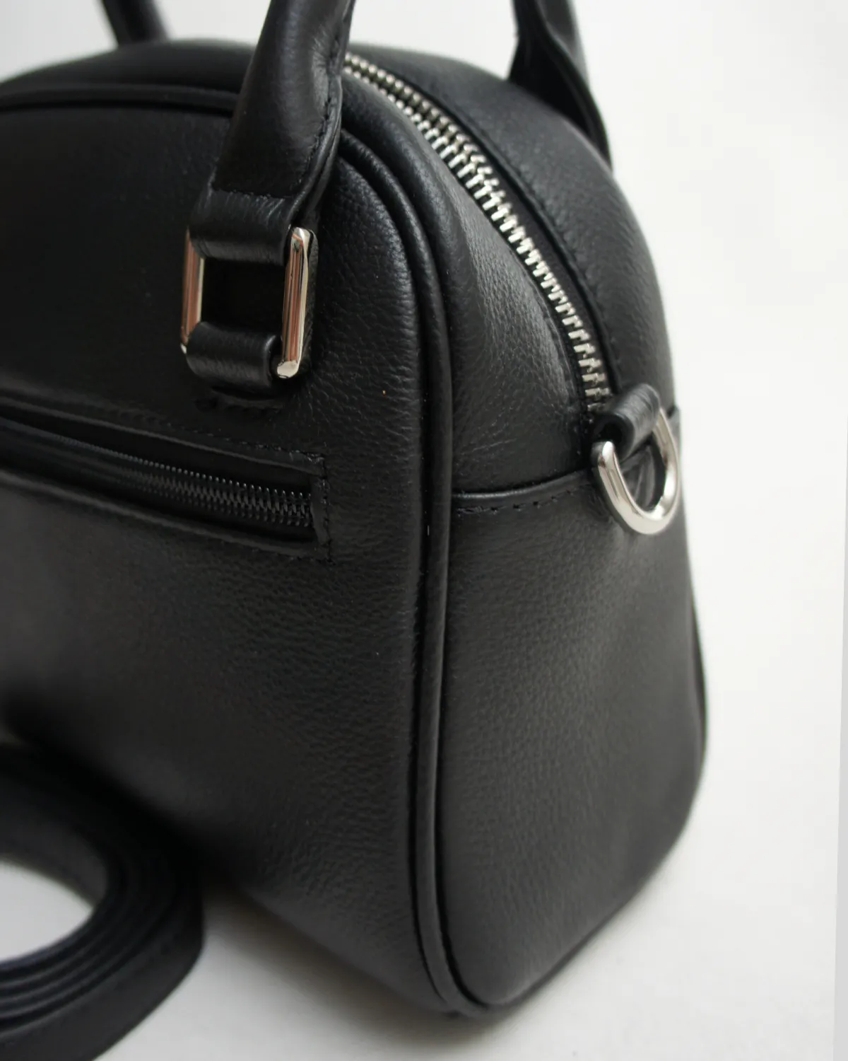 EMMA – Kompakt håndtaske & crossbody | Sort
