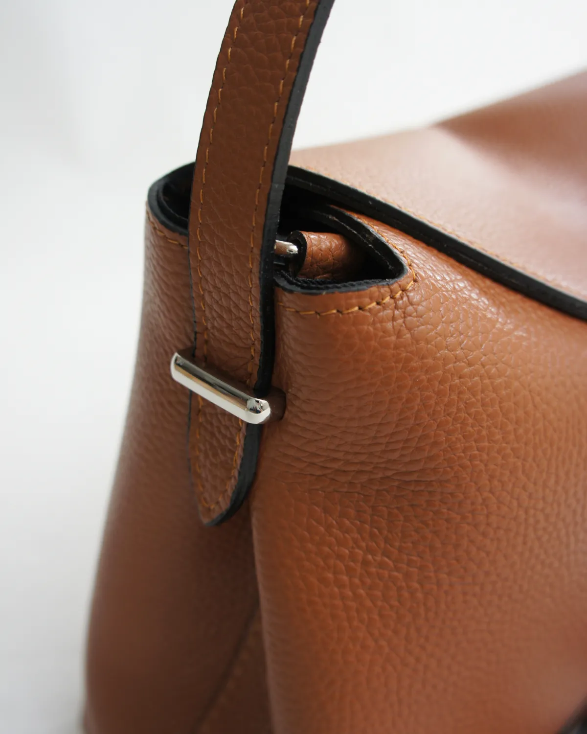 VICTORIA – Læder skuldertaske | Cognac