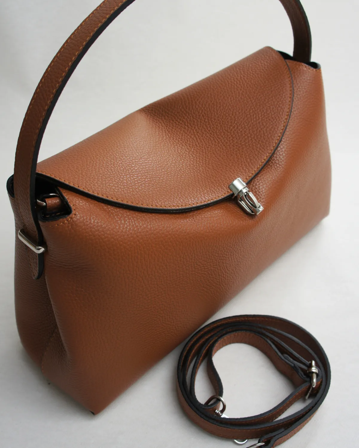 VICTORIA – Læder skuldertaske | Cognac